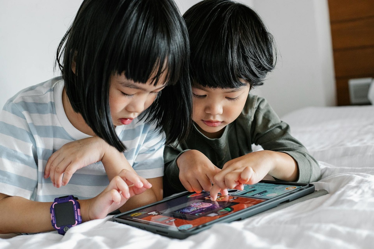 Empowering Young Minds: Navigating the Digital Landscape in Early Education